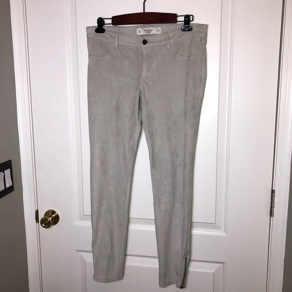 Abercrombie & Fitch Cream Suede Women’s Size 10 Pants with Zipper Ankles